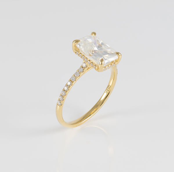 Anillo de compromiso halo oculto oro amarillo 18k con moissanita 3 ct