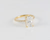 Anillo de compromiso halo oculto oro amarillo 18k con moissanita 3 ct