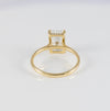 Anillo de compromiso halo oculto oro amarillo 18k con moissanita 3 ct