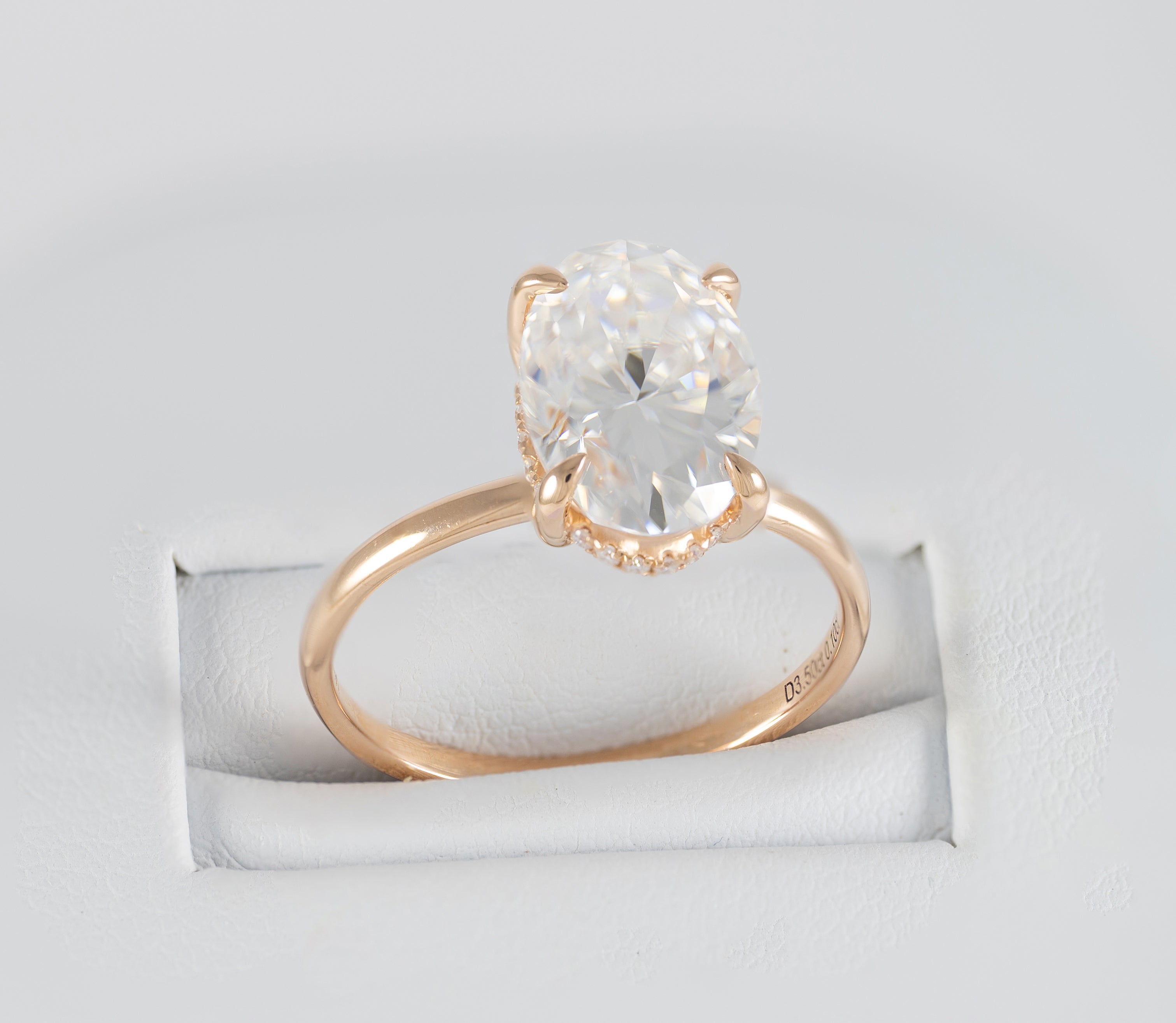 Anillo de compromiso halo oculto oro rosa 14k con moissanita 3.5 ct