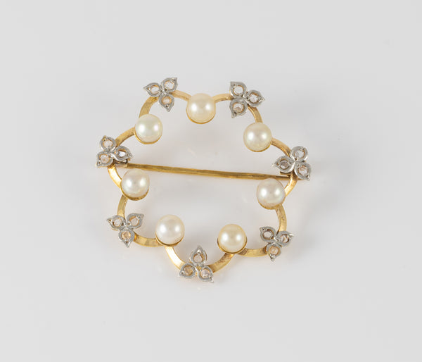 Broche antiguo en oro amarillo 18k con perlas y diamantes