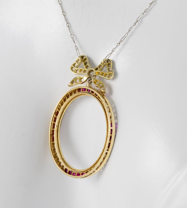 Cadena con colgante en oro blanco y amarilo 18k con diamantes y rubíes