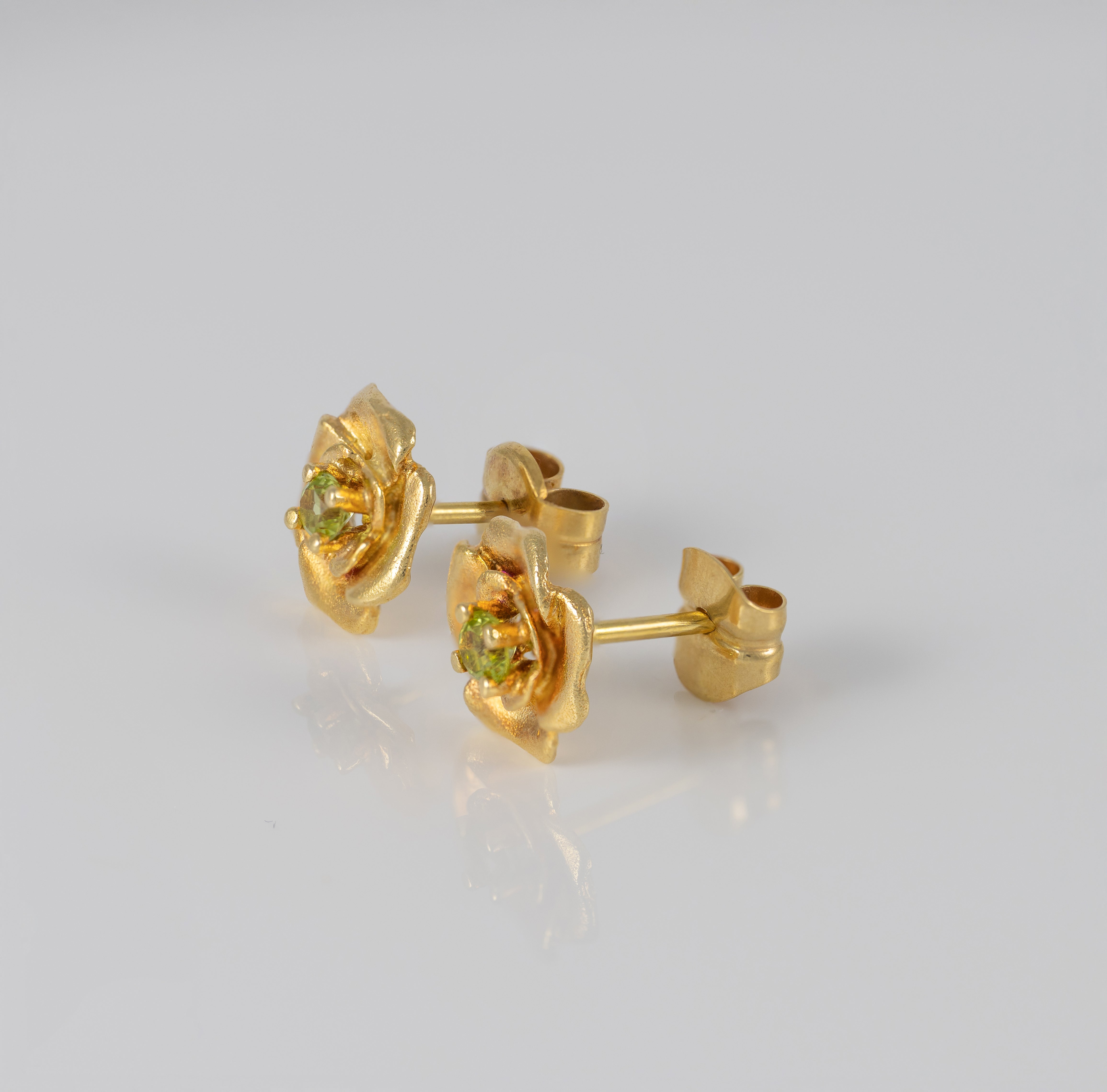 Pendientes Tous Flor oro amarillo 18k con piedras verdes