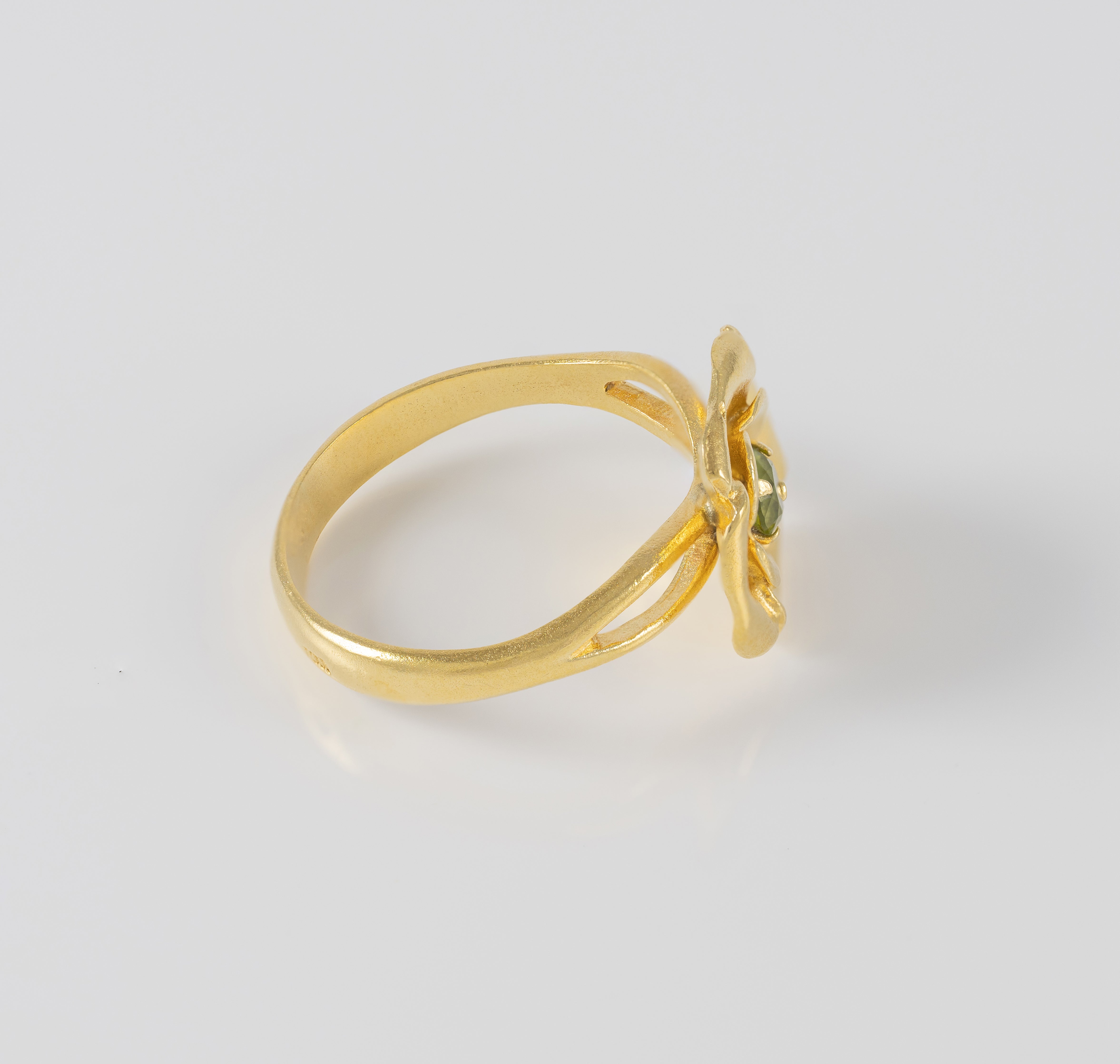 Anillo Tous Flor oro amarillo 18k con piedra verde