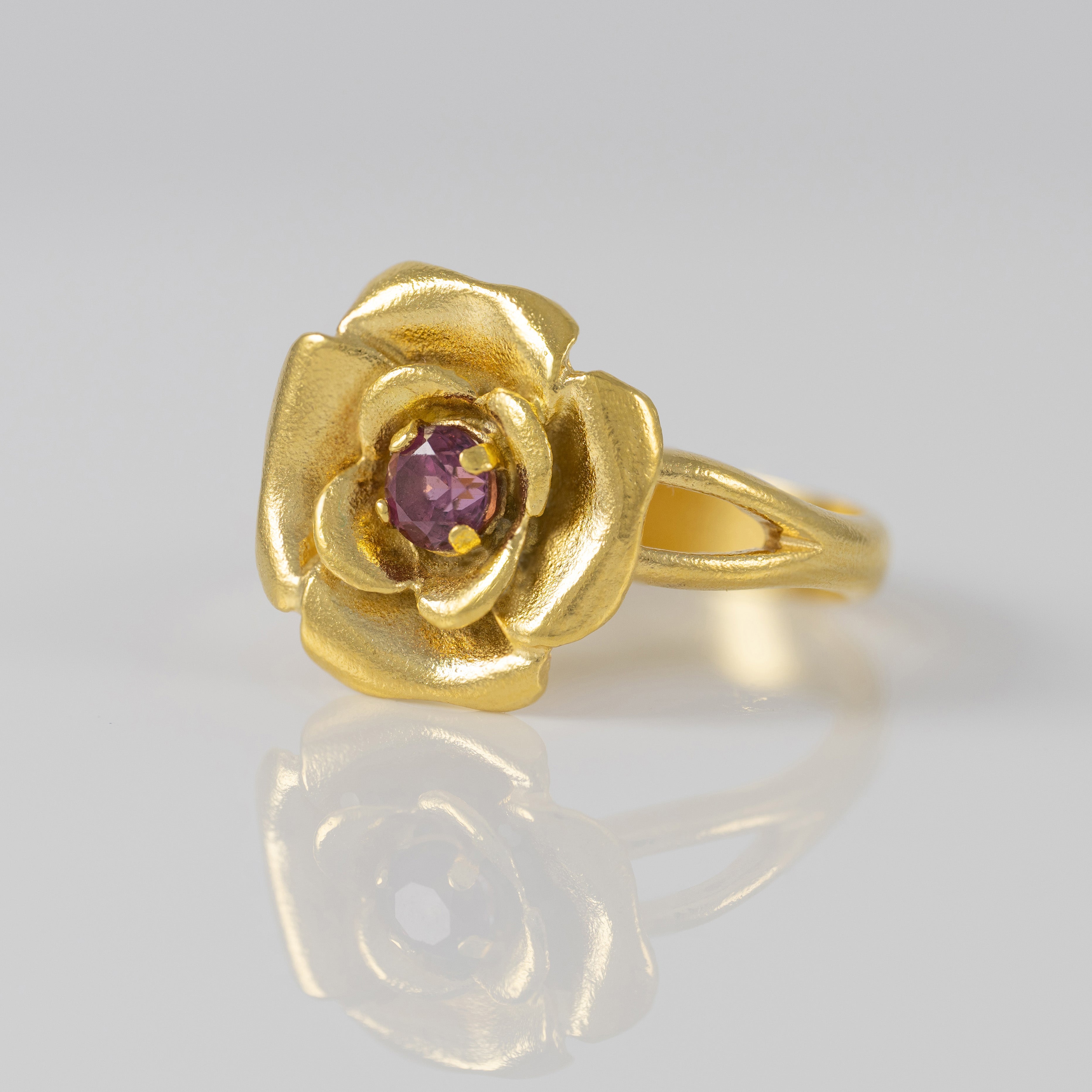 Anillo Tous Flor oro amarillo 18k con piedra rosada