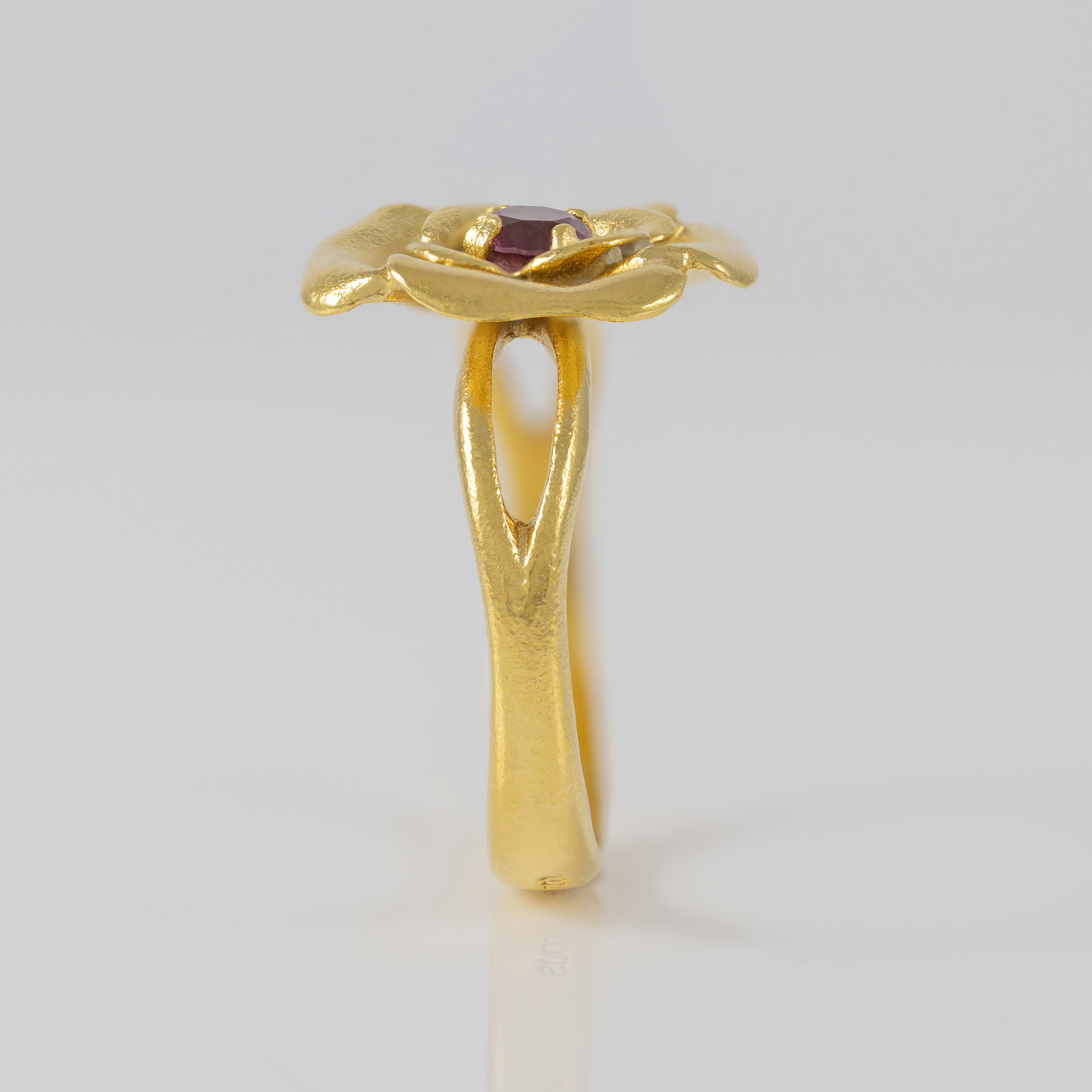 Anillo Tous Flor oro amarillo 18k con piedra rosada