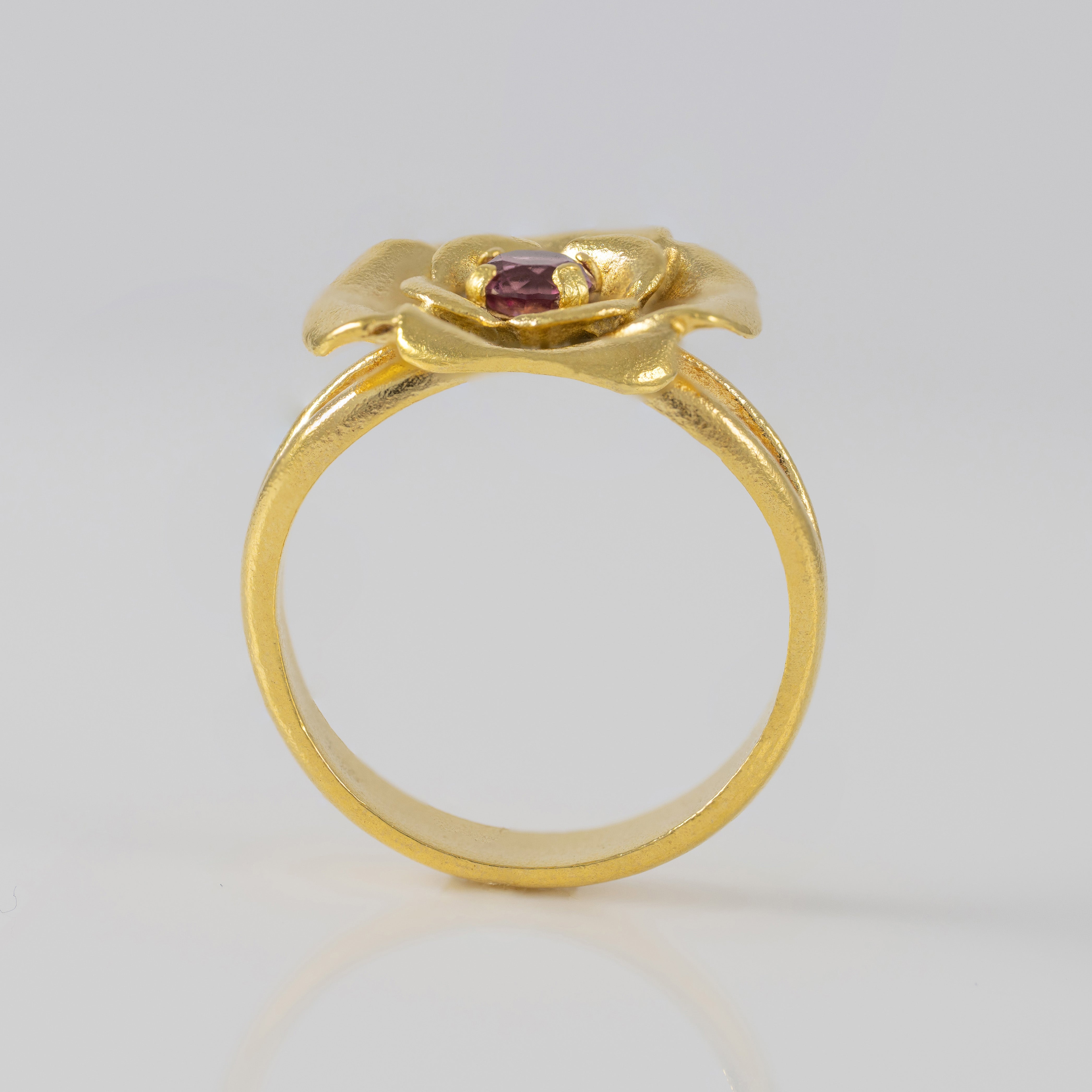 Anillo Tous Flor oro amarillo 18k con piedra rosada